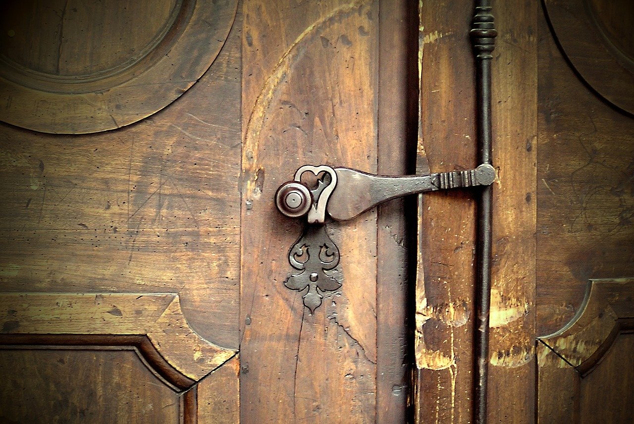 Drzwi rustykalne – jak dobrać drzwi do rustykalnych wnętrz?