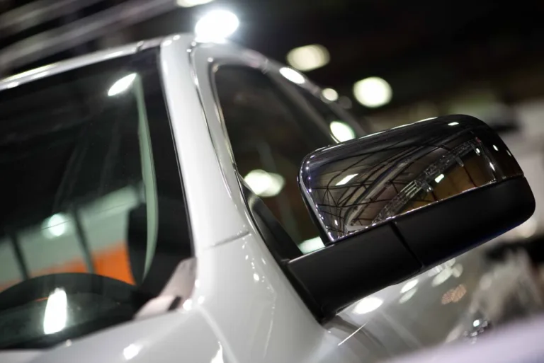 Zalety zakupu używanego samochodu z salonu na przykładzie Toyota Corolla